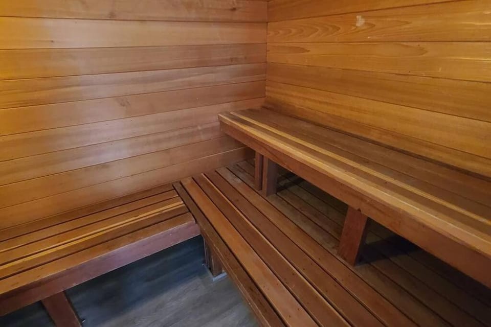 Aspen View Lodge 4 bed 3 ba, Sauna, Washer Dryer, Mtn Views Apartment in Brian Head