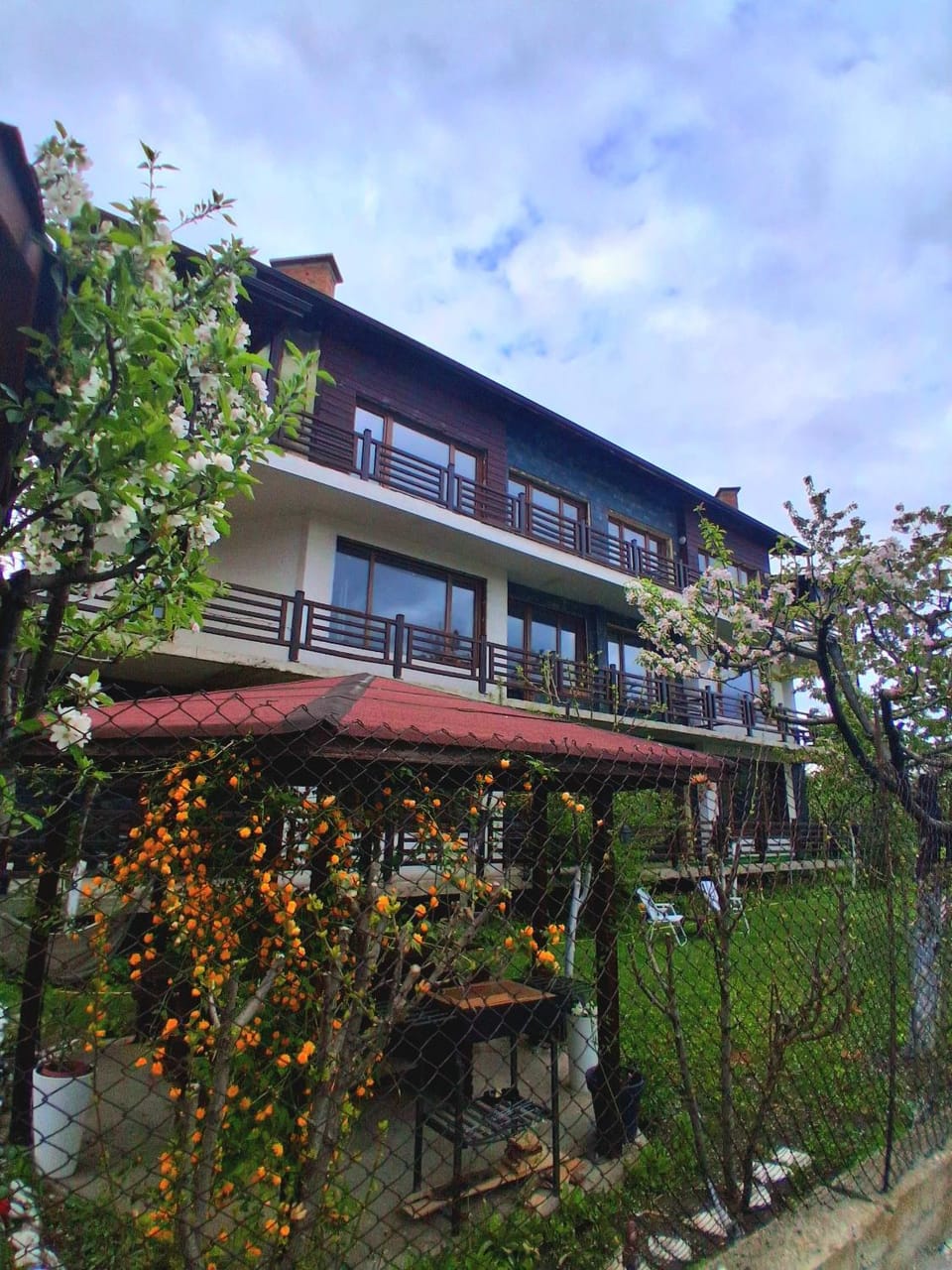 Property building, Day, Garden, Garden view