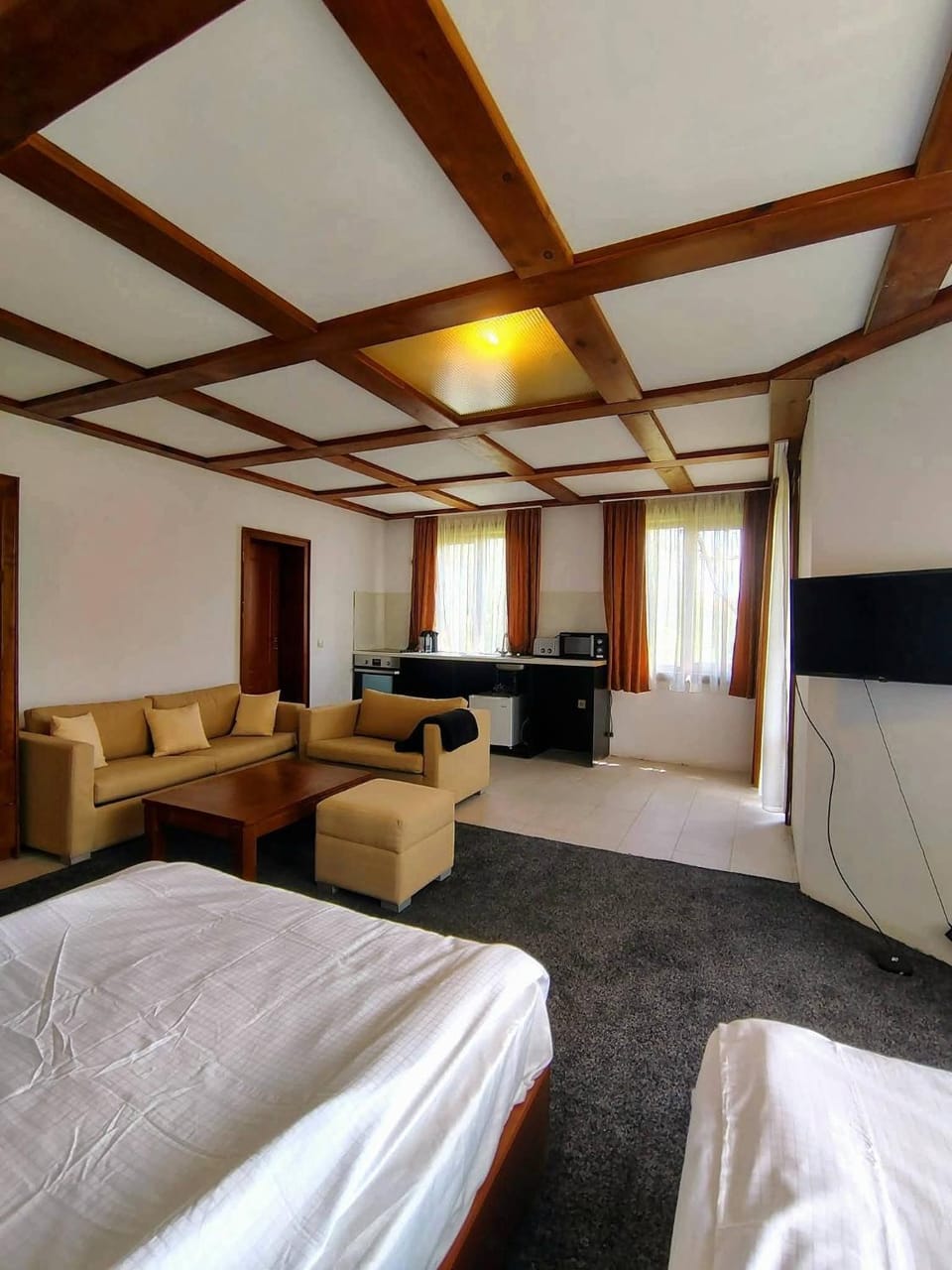 Bed, TV and multimedia, Living room, Photo of the whole room, Seating area, Bedroom