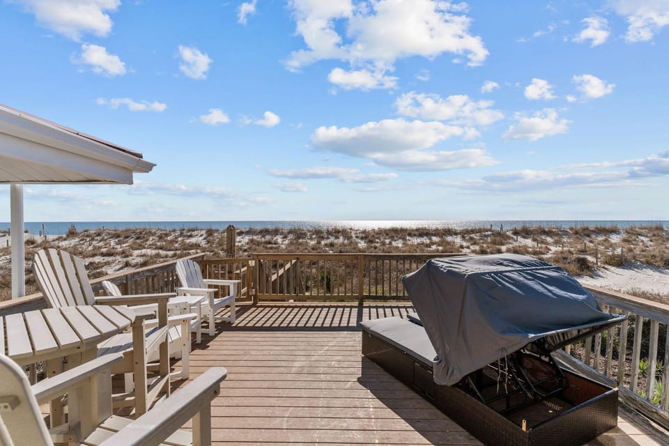 Oceanfront OKI Home Ocean Views & Dune Walkover House in Oak Island
