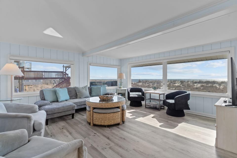 Oceanfront OKI Home Ocean Views & Dune Walkover House in Oak Island