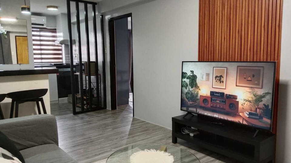 Communal lounge/ TV room, TV and multimedia, Living room, Seating area, Evening entertainment