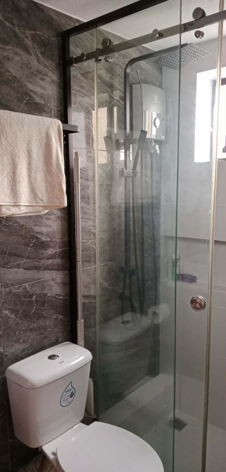 Shower, Toilet, Bathroom, towels