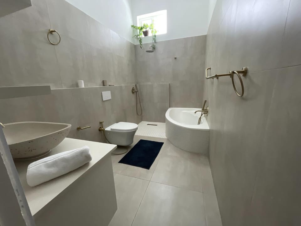 Renovated historic fishers house Apartment in Sea Point