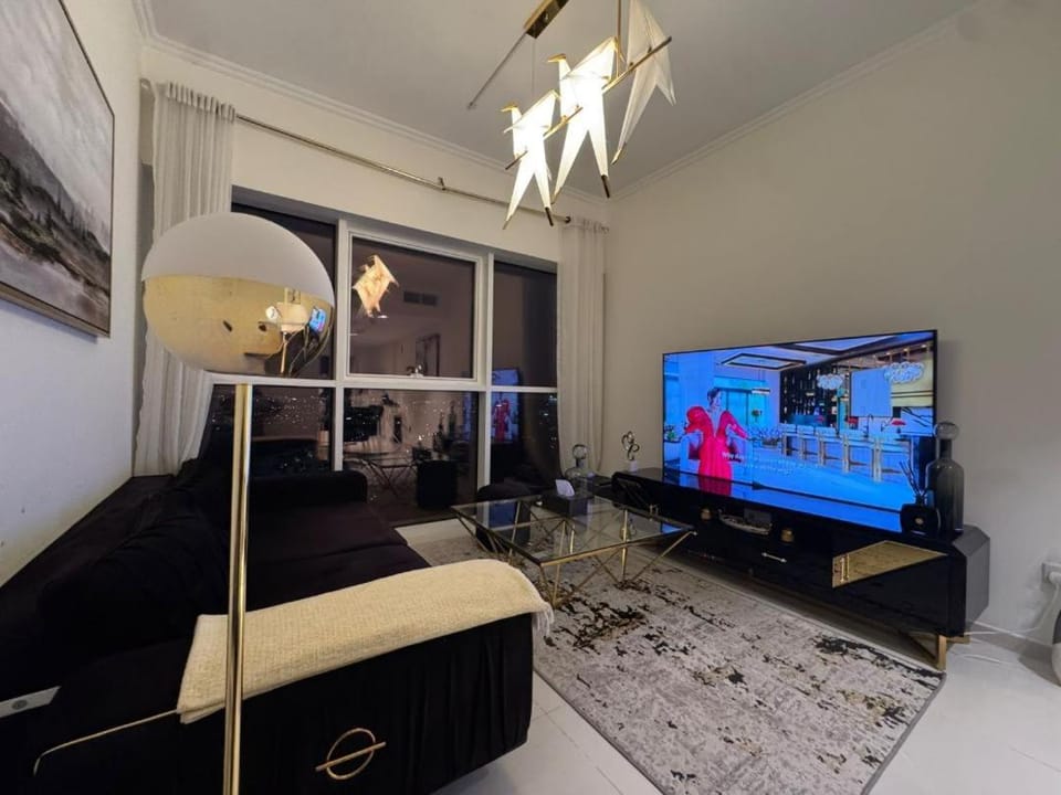Modern Luxury Two Bedroom Apartment Golf View Apartment in Dubai