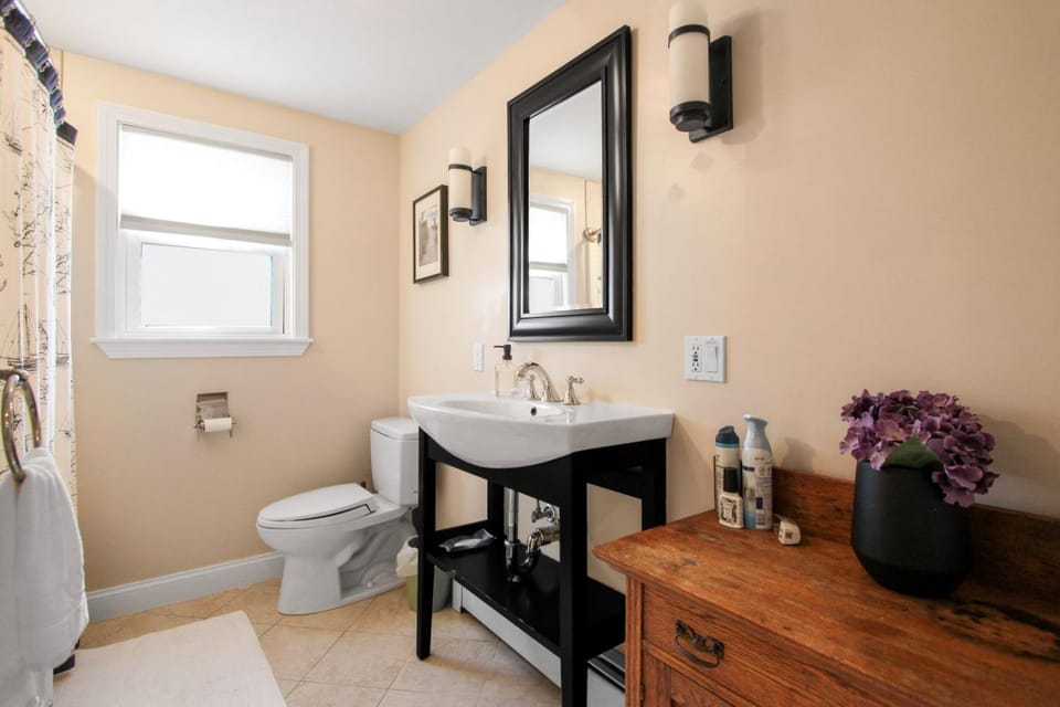 Toilet, Day, Bathroom, furniture