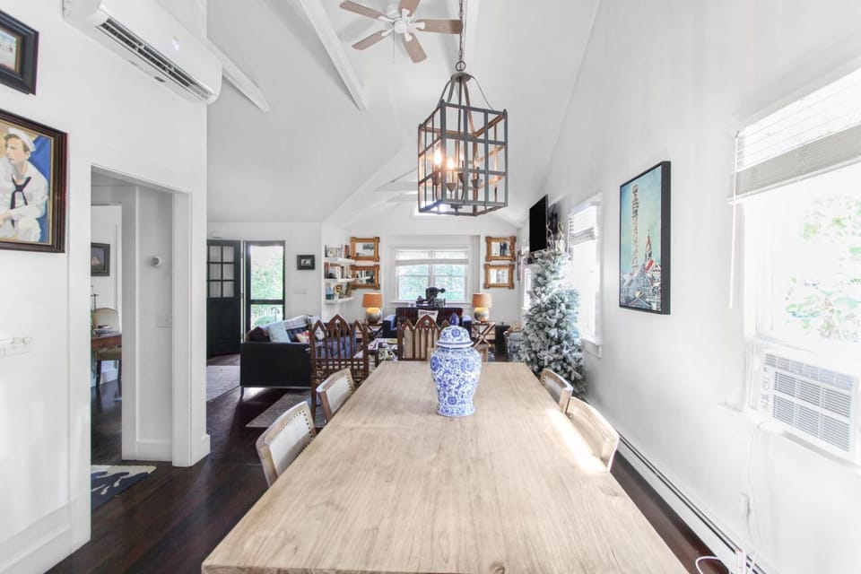 Day, TV and multimedia, Balcony/Terrace, Living room, Dining area, furniture, air conditioner