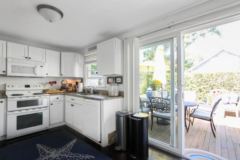 Patio, Day, Kitchen or kitchenette, Seating area, furniture, microwave, oven, air conditioner