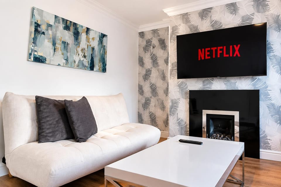 Communal lounge/ TV room, TV and multimedia, Living room