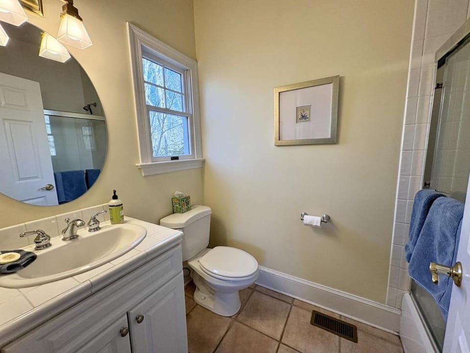 4 bedroom East Hampton home with large heated pool House in The Hamptons