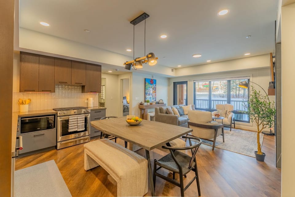 Brand New Canmore Condo by Canadian Rockies Vacation Rentals Apartment in Canmore