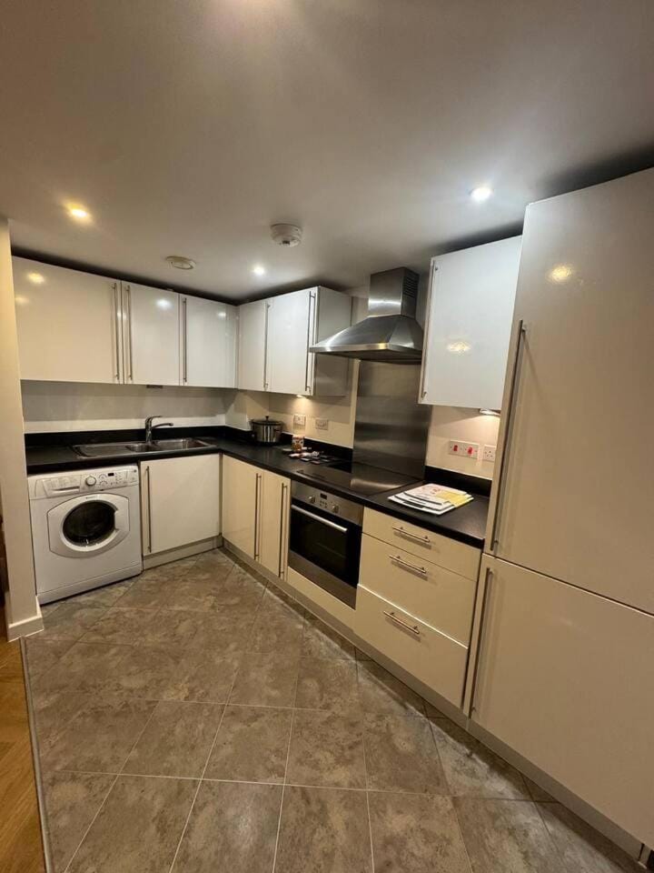 Modern 2-Bed Apartment Near Watford Junction Apartment in Watford