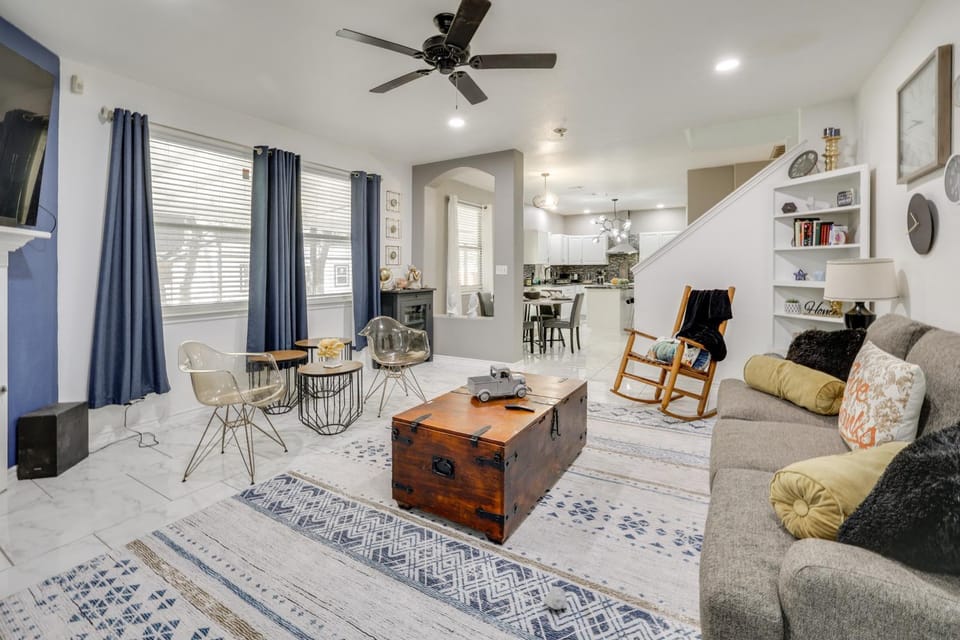 3 Mi to Randolph AFB: San Antonio Area Home House in San Antonio