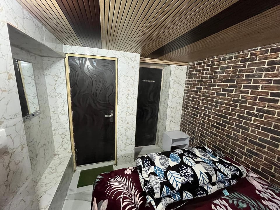 Guru Nanak Dev Ji Yatri Niwas Golden Temple Amritsar Apartment in Punjab, India