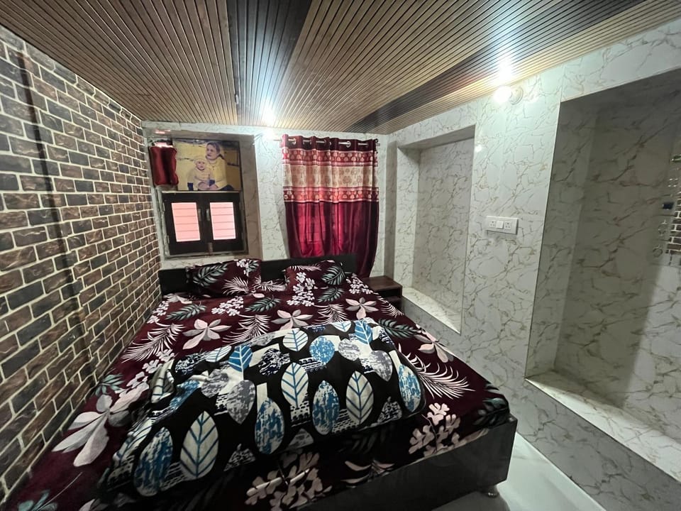 Guru Nanak Dev Ji Yatri Niwas Golden Temple Amritsar Apartment in Punjab, India