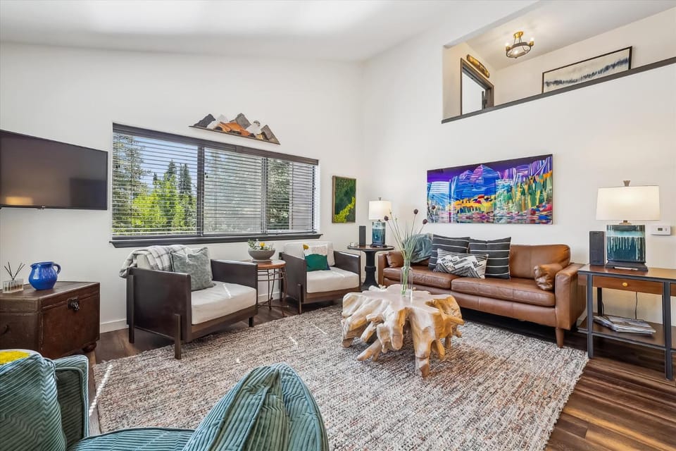 Experience mountain living at 'Above it All' in Breckenridge, a cozy 3-bedroom retreat! House in Breckenridge