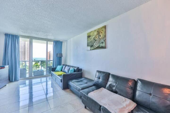 Introdused by Ocean Reserve free parking STR-02559 Apartment in Sunny Isles Beach