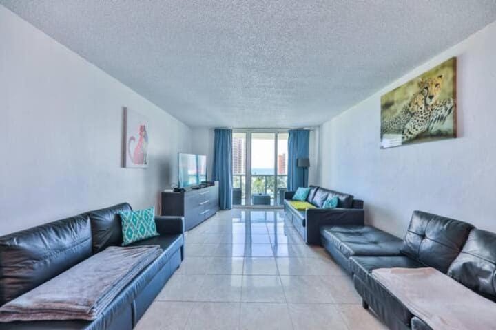Introdused by Ocean Reserve free parking STR-02559 Apartment in Sunny Isles Beach