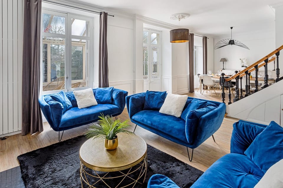 Living room, Seating area