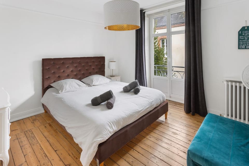 Bed, Photo of the whole room, Bedroom, towels