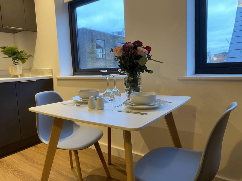 Modern 1-Bed Flat, Old Town Apartment in Swindon