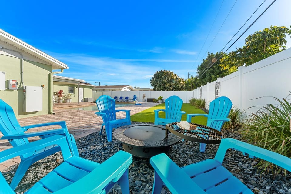 Property building, Patio, Day