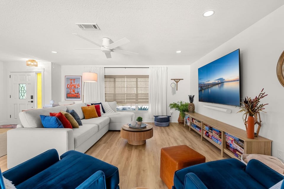 TV and multimedia, Living room, Seating area