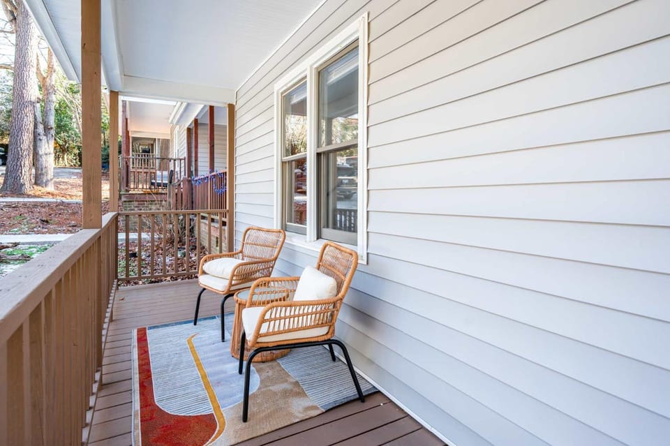 Color Pop Cottage Stylish 2BR with 2 Parking Spots House in Cedar Fork