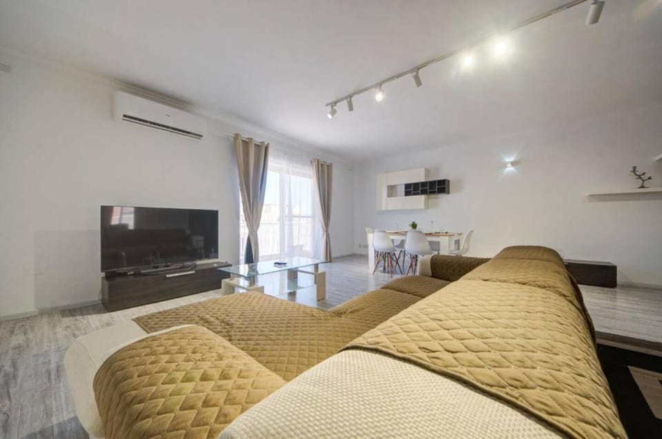 Comfortable 3-Bedroom Home in Mellieha by Homely Apartment in Malta