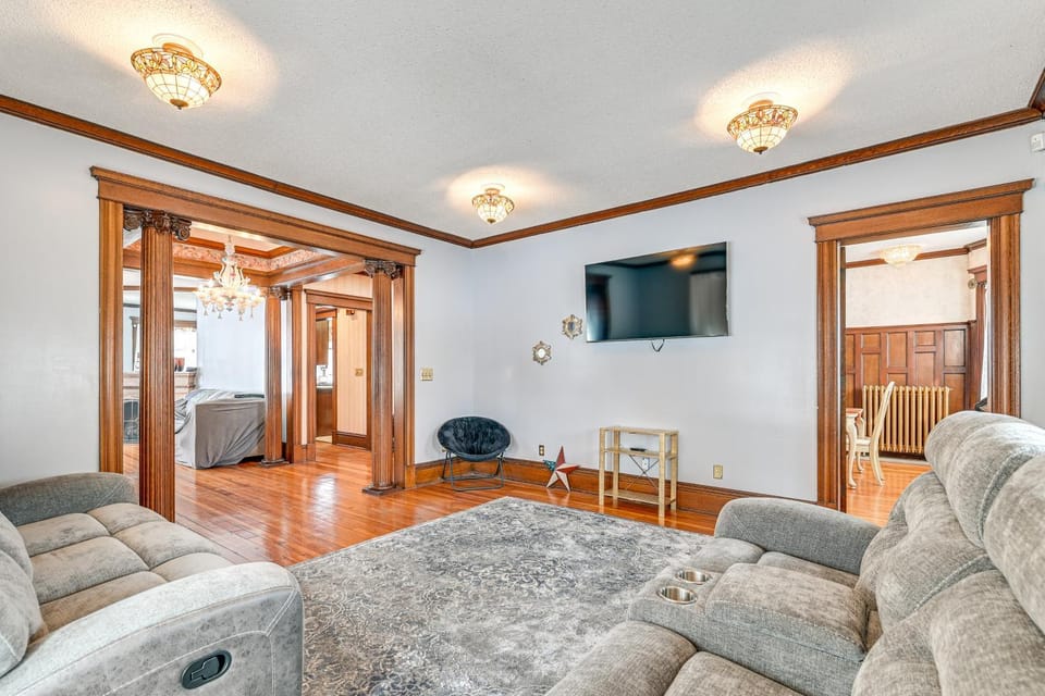 2 Mi to Dtwn Schenectady! Spacious Retreat House in Rotterdam