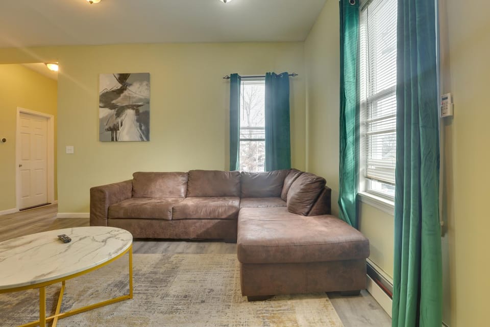 Easy NYC Access: Updated Apt Near Parks & Bay! Apartment in Mount Vernon