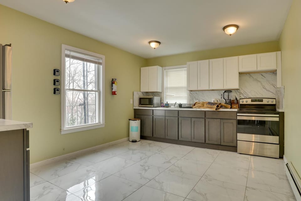 Easy NYC Access: Updated Apt Near Parks & Bay! Apartment in Mount Vernon