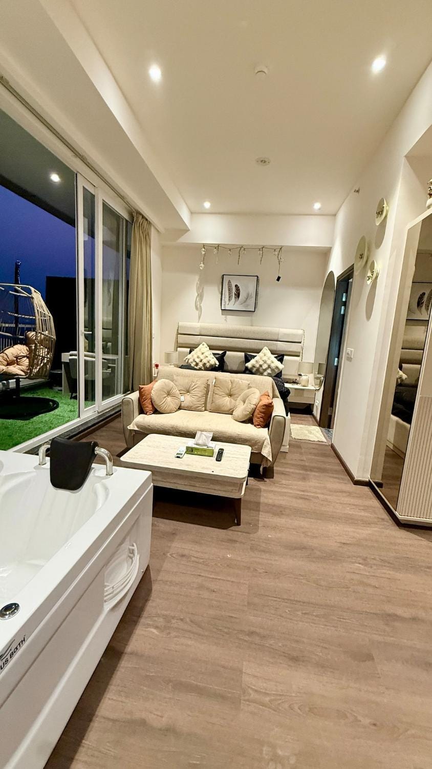 Sundowner Jacuzzi 19 Private Garden Terrace Studio Apartment in Gurugram