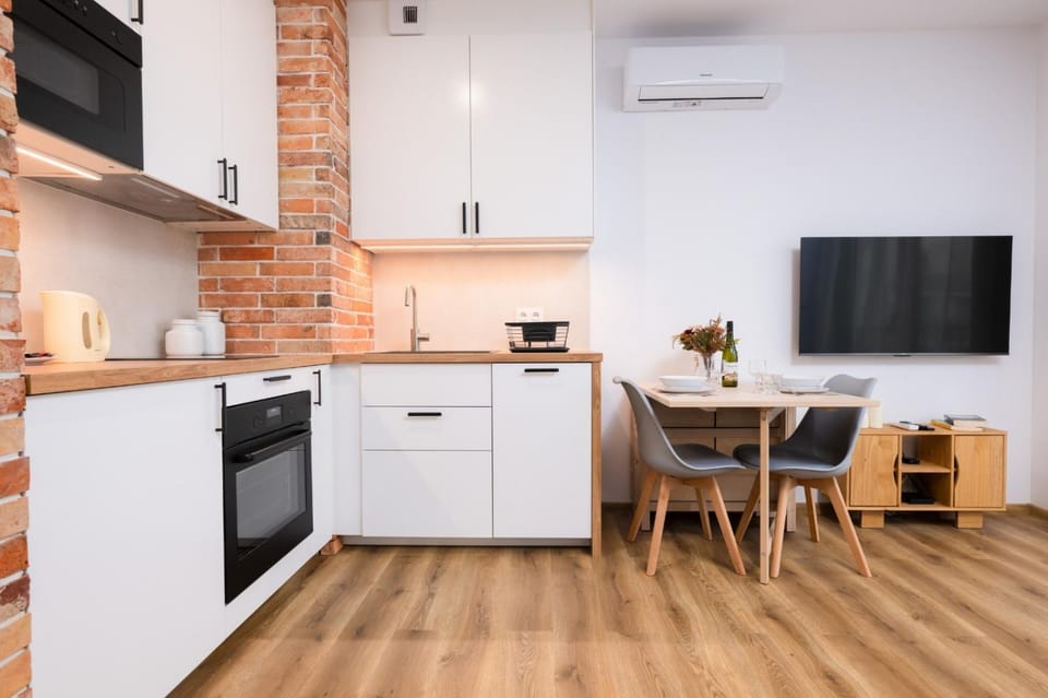 TV and multimedia, Kitchen or kitchenette, Dining area, dishwasher, oven, stove, air conditioner