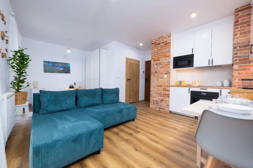 TV and multimedia, Kitchen or kitchenette, Living room, Seating area, Dining area, oven, stove