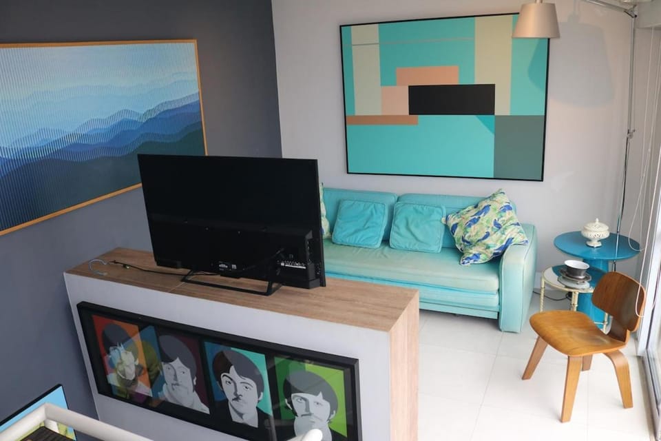 Communal lounge/ TV room, TV and multimedia, Living room, Seating area, Evening entertainment