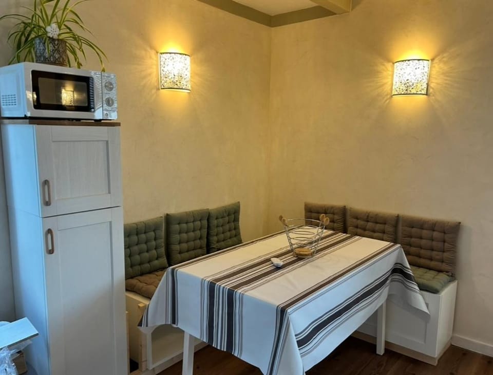 Dining area, Communal kitchen