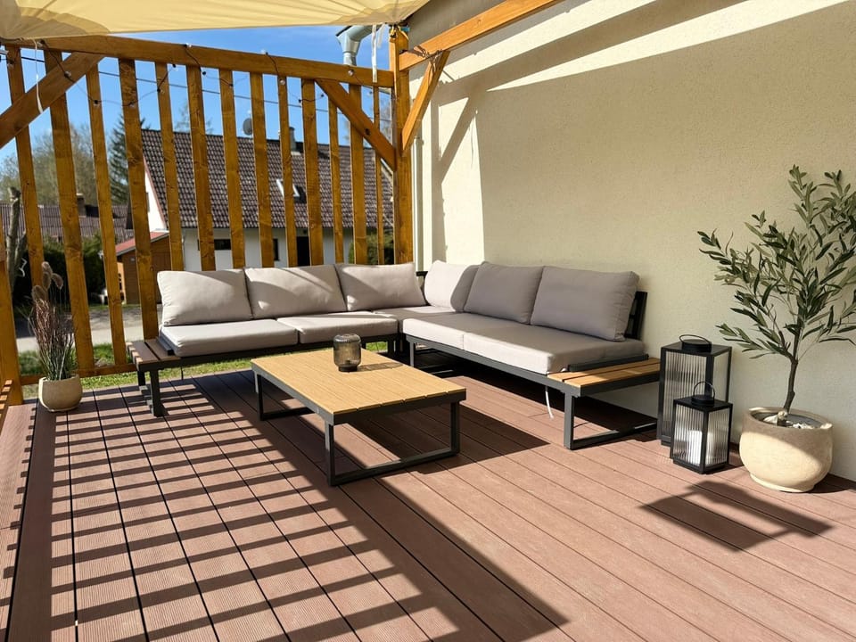 View (from property/room), Balcony/Terrace, Seating area