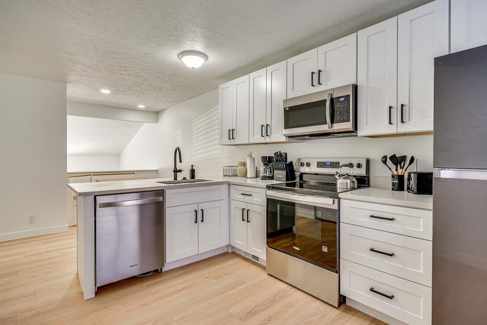 Family Ski Getaway in Midvale: 16 Mi to Snowbird House in Midvale