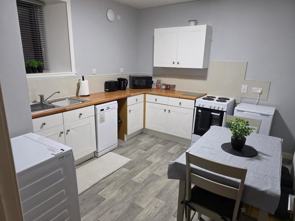 Kitchen or kitchenette, oven