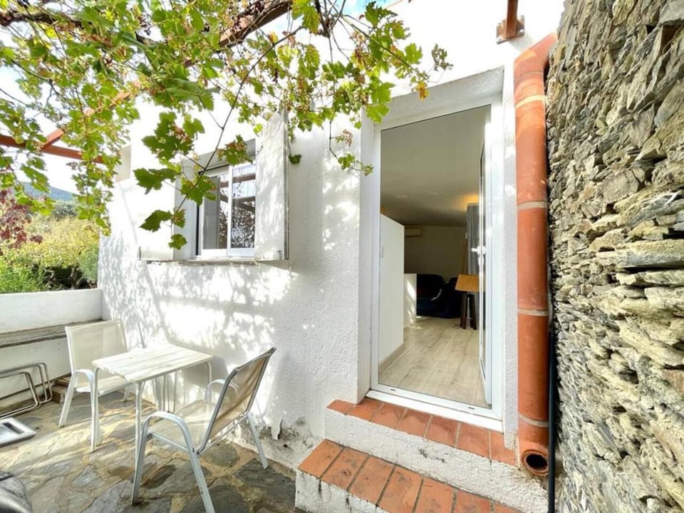Loft céntrico de diseño en Cadaqués con patio Apartment in Cadaqués