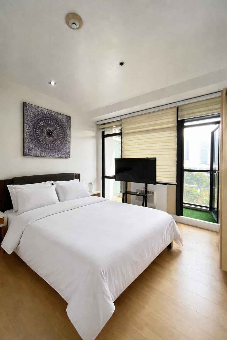Bed, TV and multimedia, Bedroom
