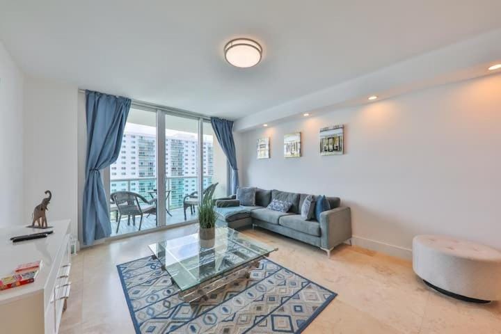 2bed free parking ocean view STR - 02584 Apartment in Sunny Isles Beach