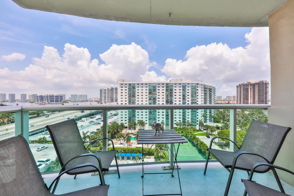 The Elevated Above STR-02687 Apartment in Sunny Isles Beach