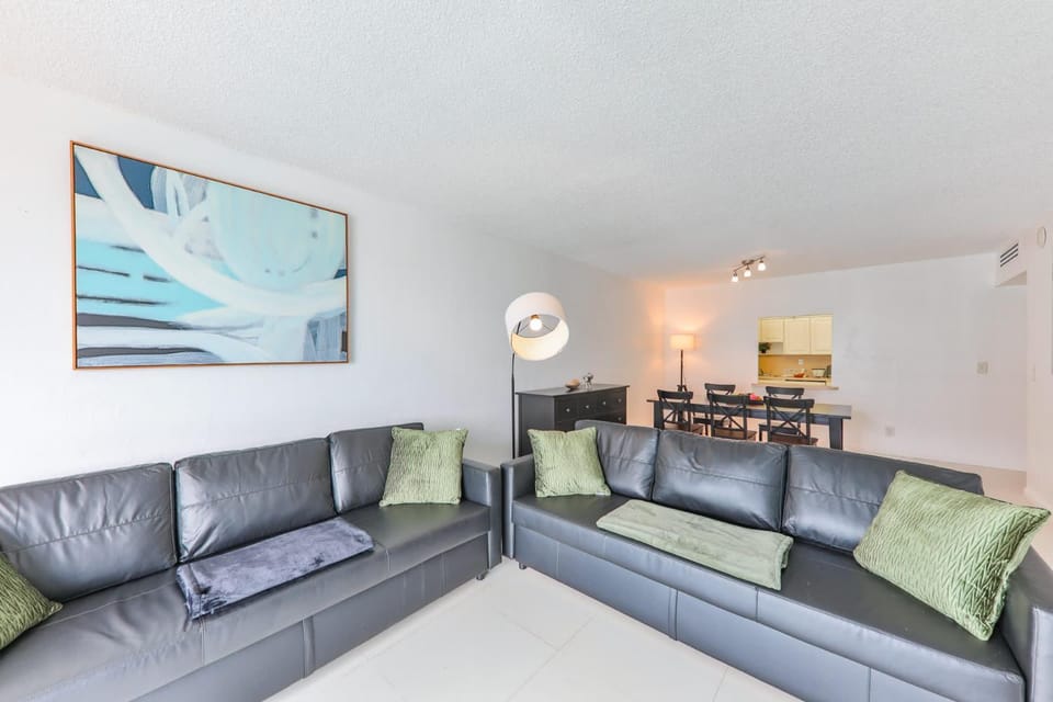 The Elevated Above STR-02687 Apartment in Sunny Isles Beach