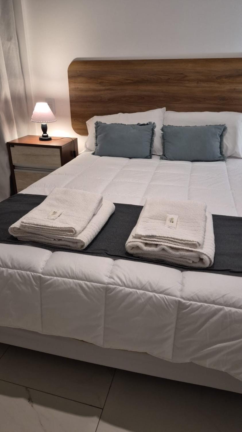 Bed, towels