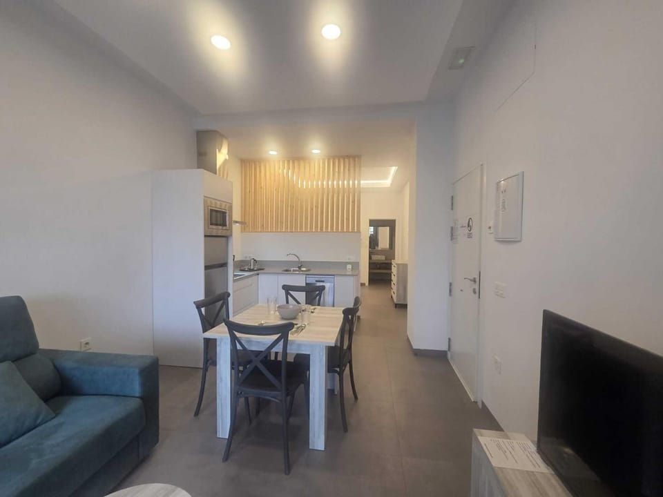 Kitchen or kitchenette, Living room, Seating area, Dining area