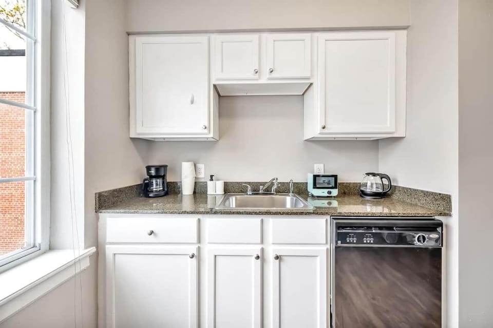 3rd Floor 2BD near DPAC, Duke, and Hospital Apartment in Durham