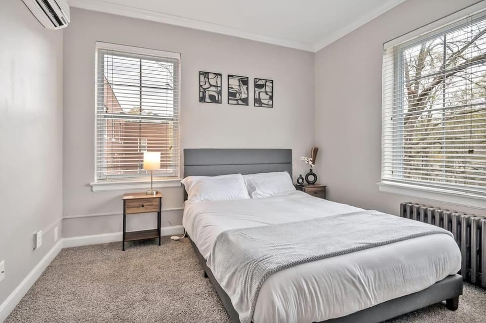 3rd Floor 2BD near DPAC, Duke, and Hospital Apartment in Durham
