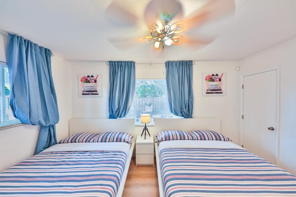 Quiet family vacation minutes from Airport House in Lauderdale Isles